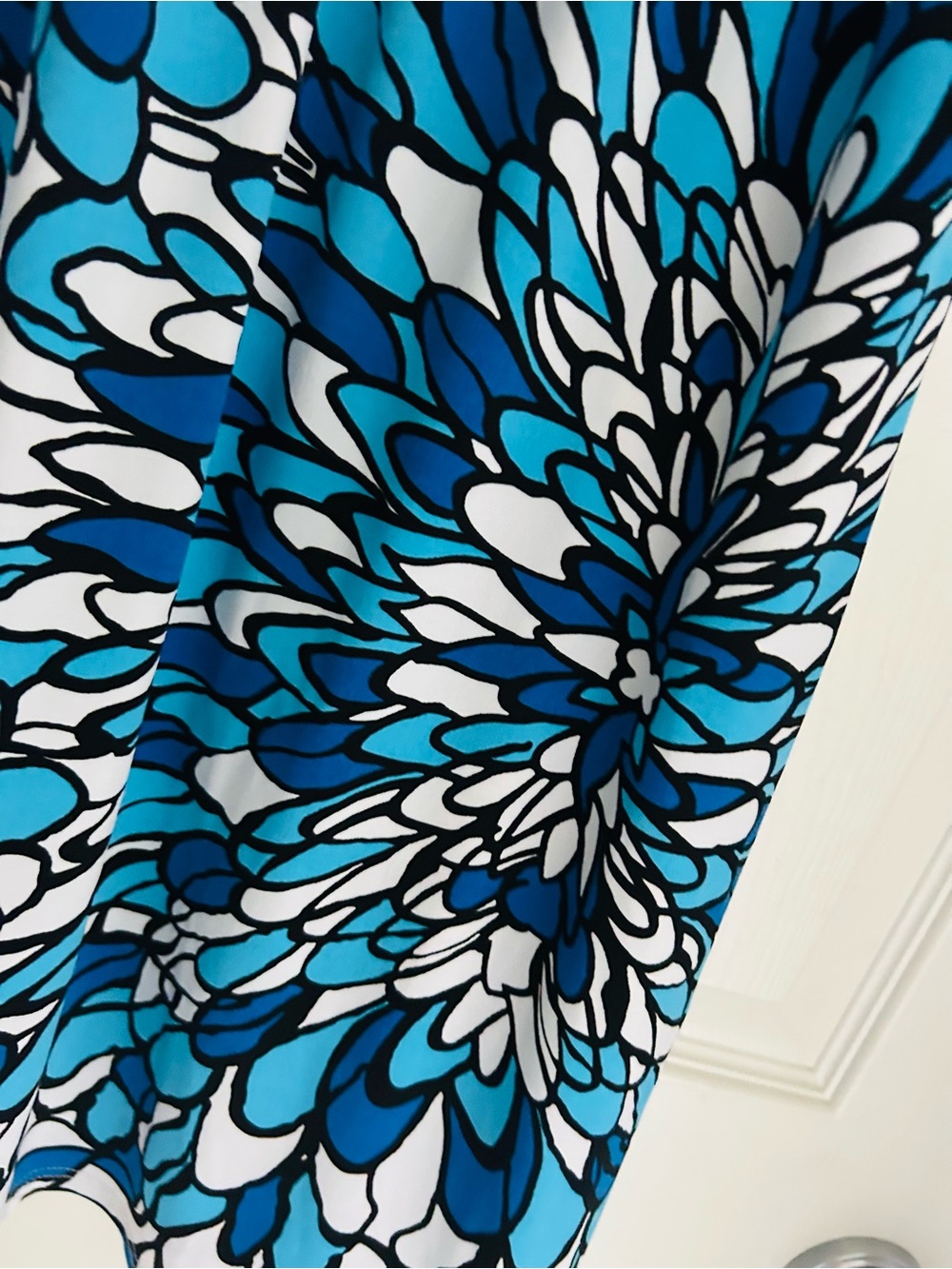 Jordan Taylor Blue & White Floral v neck beach Sundress - Picture 3 of 6
